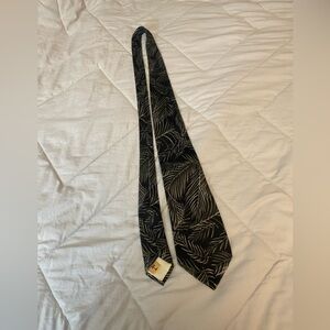 Tommy Bahama Dark Leaf Design silk Tie